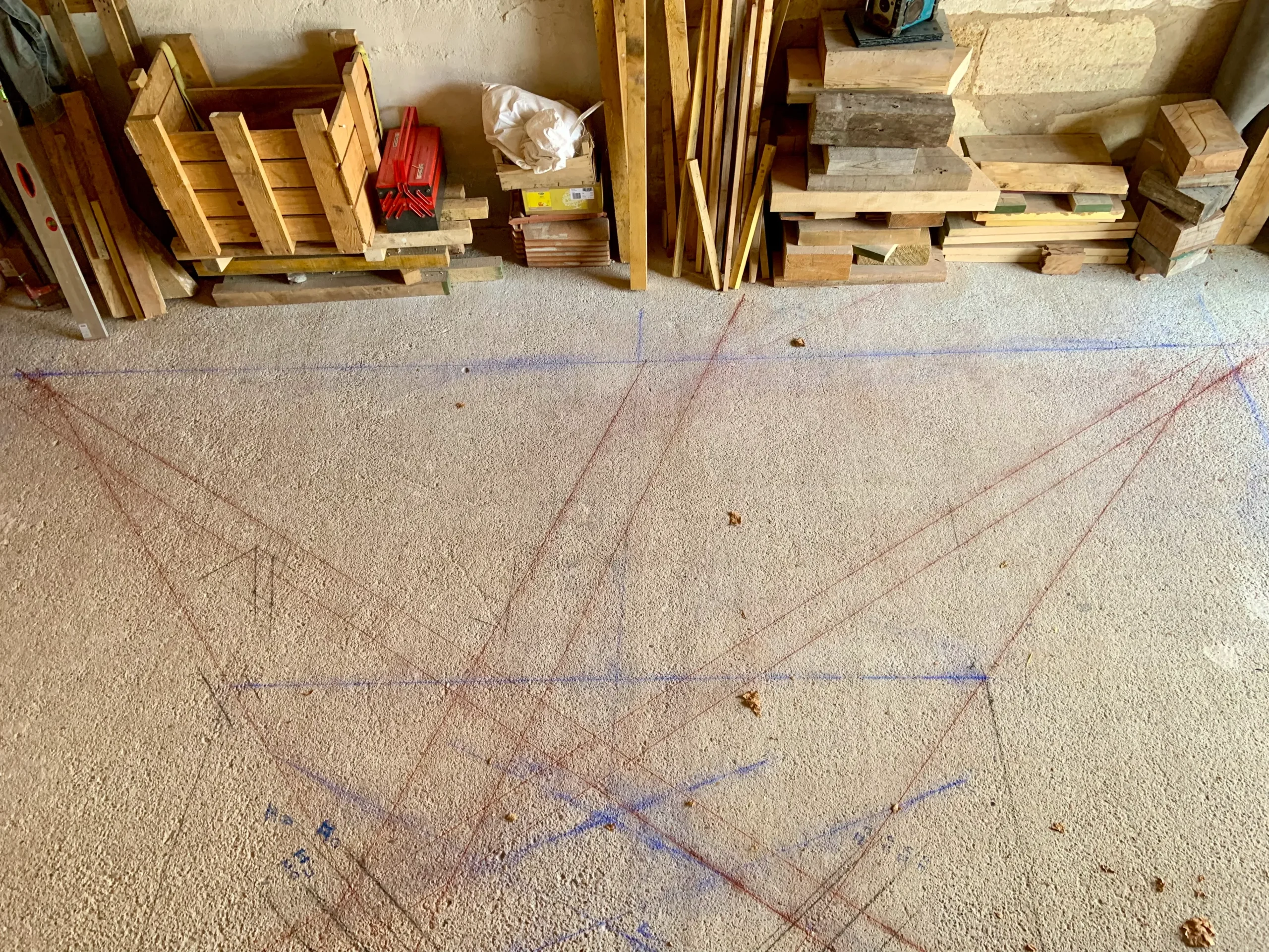 Épure de la charpente d’Anglade tracée au sol de l’atelier
