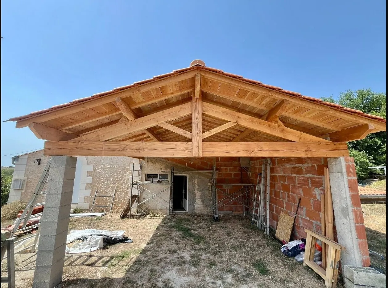 Construction d’un car-port en bois