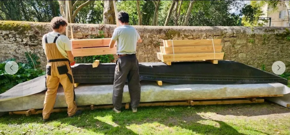 Solives préparées et transportées pour la pose du plancher à la française à Blaye