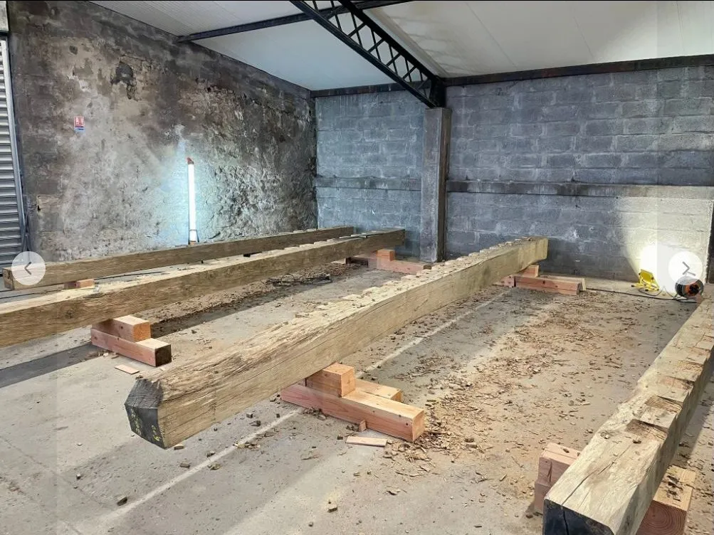 Poutres porteuses tracées et taillées pour le plancher à la française de Blaye